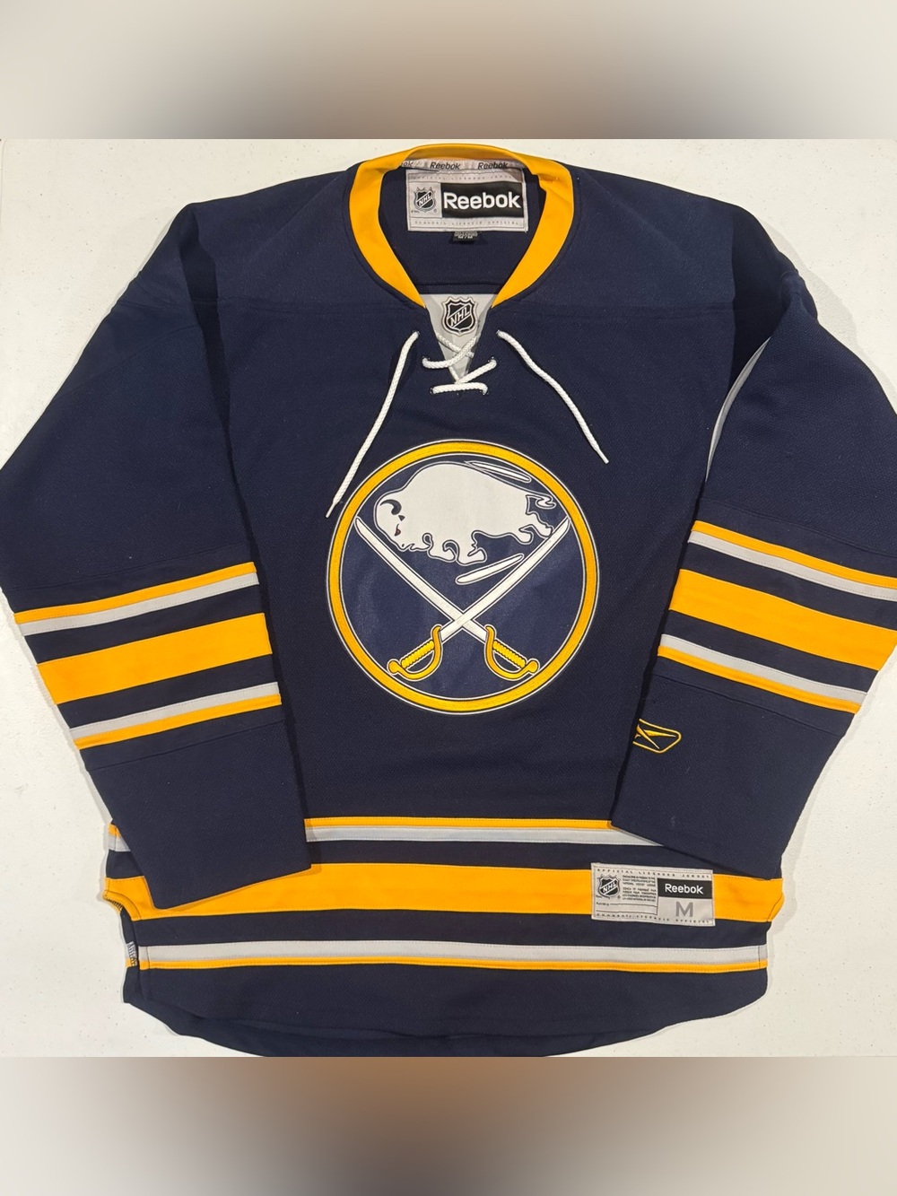 Reebok Buffalo Sabres NHL
hockey Jersey size medium